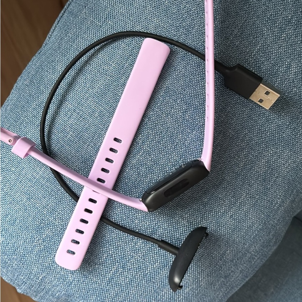 Lilac / Black Fitbit